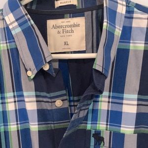 Abercrombie & Fitch men’s collared long sleeve shirt XL. Blue green white. EUC.